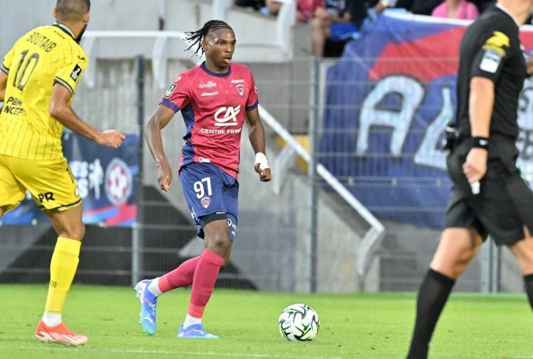 未来的法国国脚！队报：阿森纳等俱乐部有意20岁雷恩中卫雅奎特