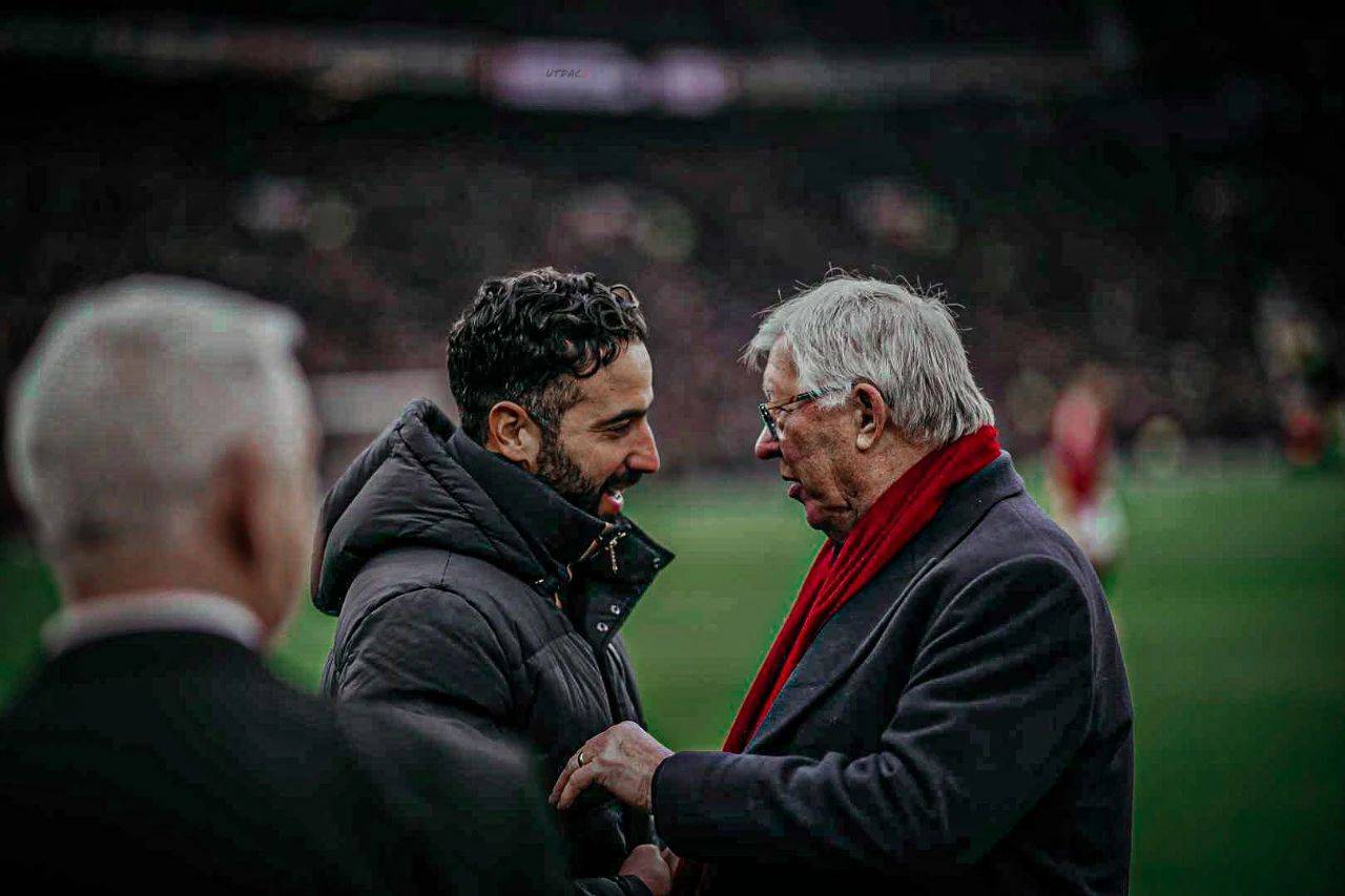 阿莫林解释坚持踢343理由！欲带曼联20年，球队已进步不再想辞职