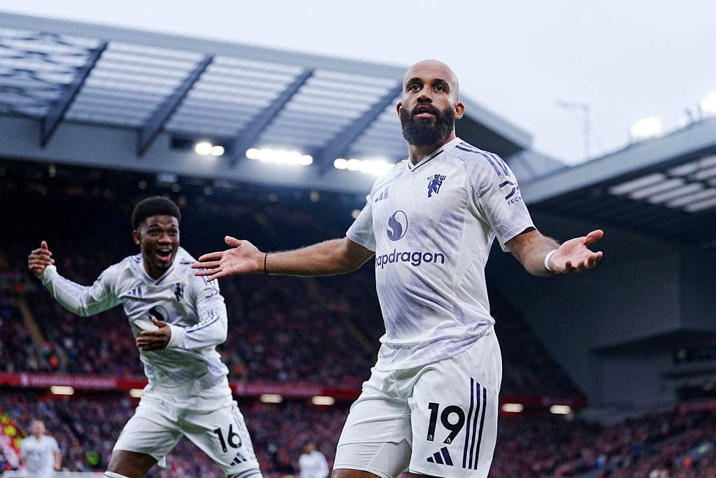 比赛日：曼联绝杀强送利物浦4连败 梅西生涯第60次戴帽