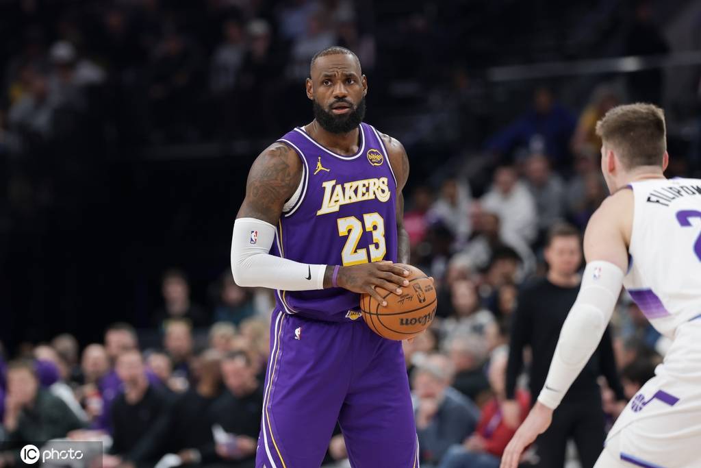 卢卡超级三双不手软 詹姆斯再秀隔扣轻伤不退赛